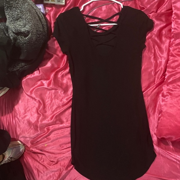 Black Short Sleeve Dress - Picture 2 of 3